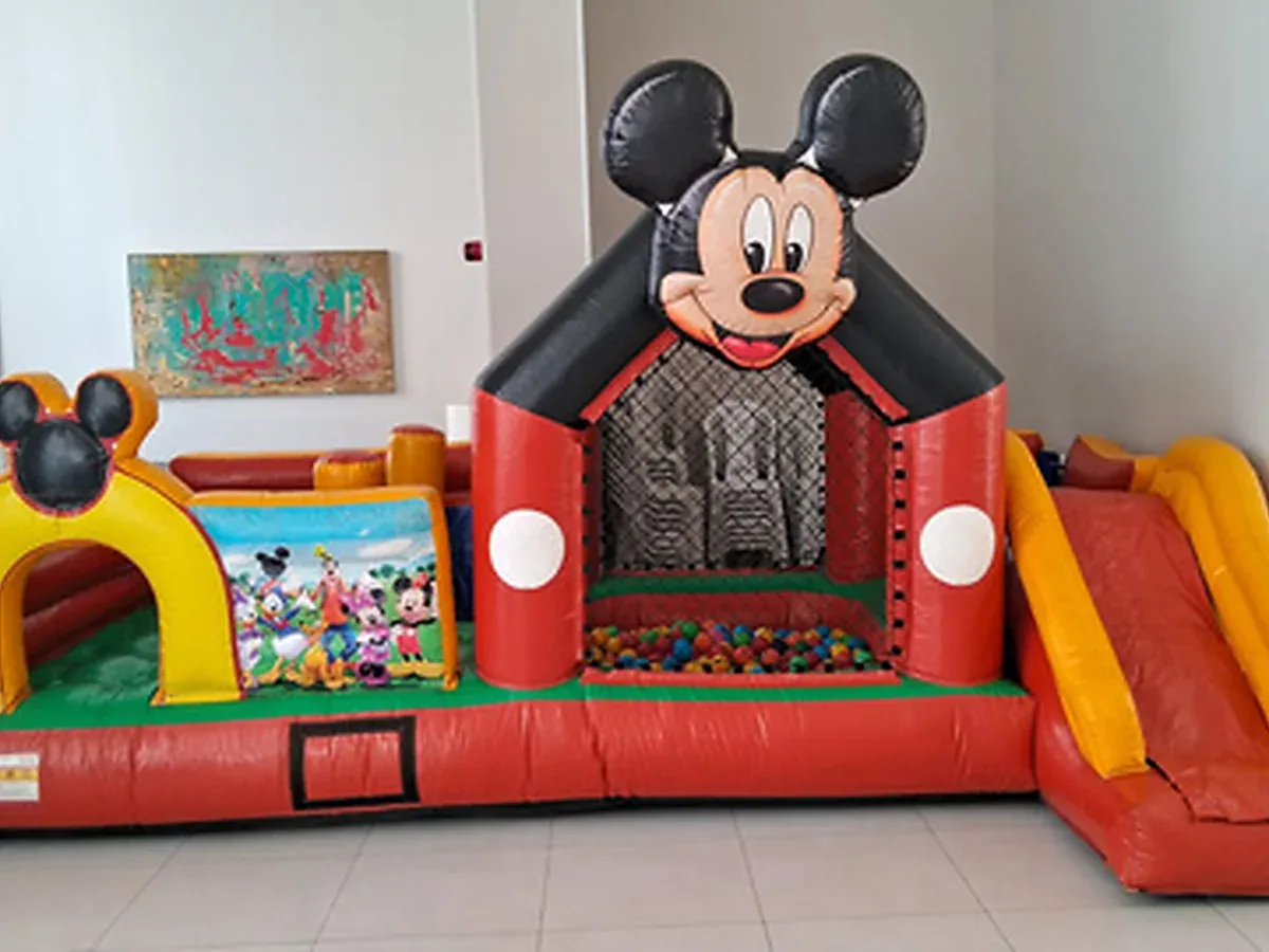 Multipark Mickey com pula-pula, piscina de bolinhas e escorregador