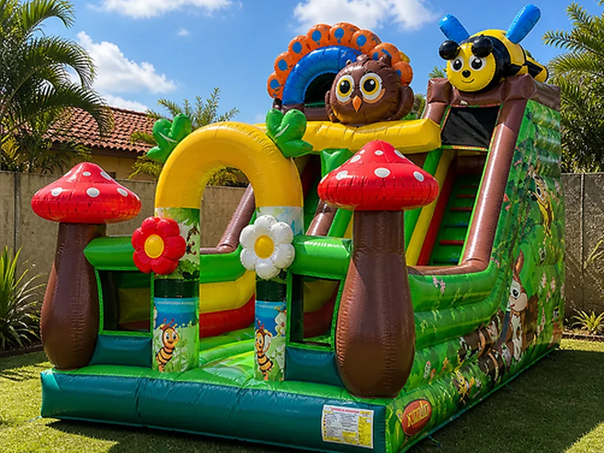 Tobogã inflável temático Jardim